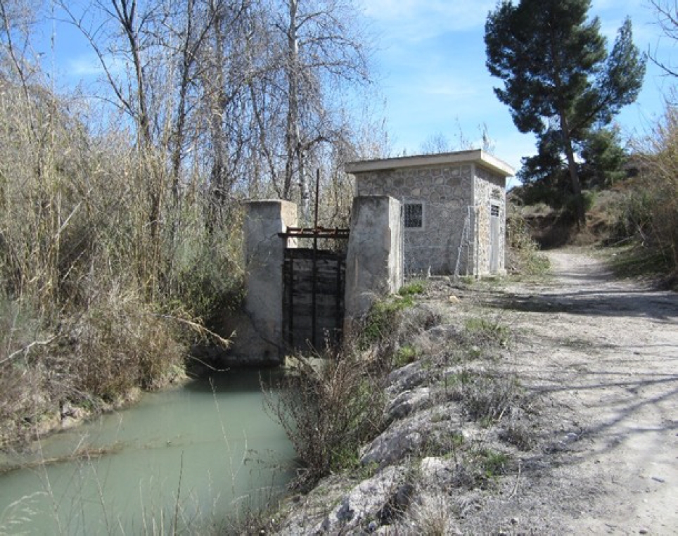
						Diversion of the Charrara Canal, on the right bank of the Segura (Menjú-Cieza).
					